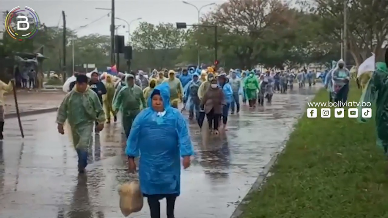 Organizaciones sociales y vecinos de distintos poblados de Santa Cruz exigen la renuncia del gobernador Camacho