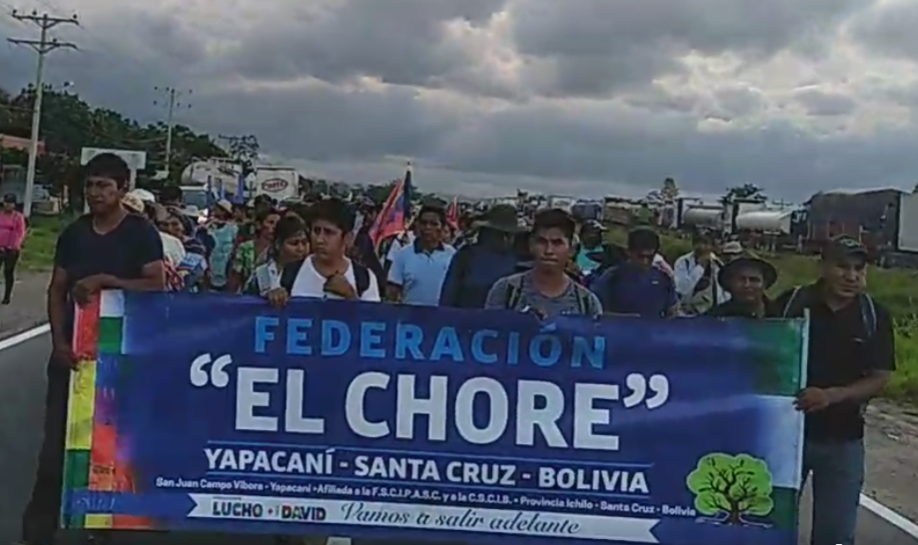 Dos marchas van hacia la ciudad de Santa Cruz, crece demanda de cese del paro y renuncia de Camacho