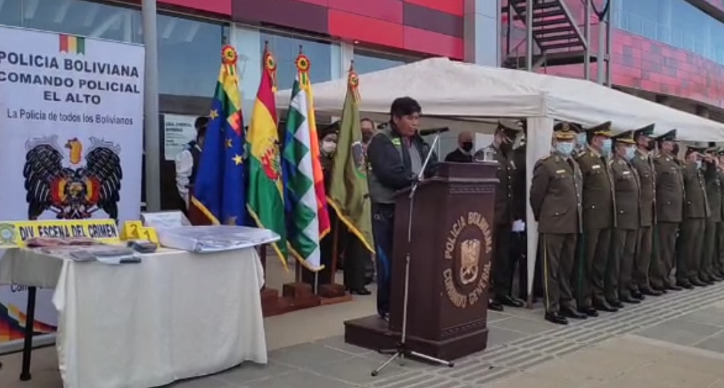 Ministerio de Trabajo dispone tolerancia de media jornada para secretarias y secretarios El Ministerio de Trabajo instruyó tolerancia de media jornada laboral para el martes 26 de abril las secretarias y secretarios con goce de haberes en conmemoración del “Día Nacional de la Secretaria y el Secretario”. “Realmente, es un importante sector de trabajadoras y trabajadores que tienen en sus manos el manejo y administración de las oficinas, entidades, empresas e instituciones privadas y públicas. Esta media jornada de tolerancia es un merecido reconocimiento para ellas y ellos”, afirmó el director General de Trabajo, Yecid Mollinedo. La Ley N° 1177 del 3 junio de 2019 instituye el 26 de abril como “Día Nacional de la Secretaria y el Secretario”. Según el comunicado 012/2022, dicha tolerancia es extendida a todas y todos los secretarios de la administración pública. En cuanto a las empresas e instituciones privadas, estas entidades deberán adecuar la determinación mediante acuerdo entre partes, es decir, trabajadores y empleadores, considerando sus modalidades de trabajo. “Las secretarias y los secretarios son fundamentales en la gestión y funcionamiento de toda institución pública y privada. Ellas y ellos representan la imagen institucional, y su labor es de suma importancia, al ser las primeras personas a las que uno acude para ser atendido y en búsqueda de soluciones para diferentes requerimientos, consultas y problemas", señaló Mollinedo.