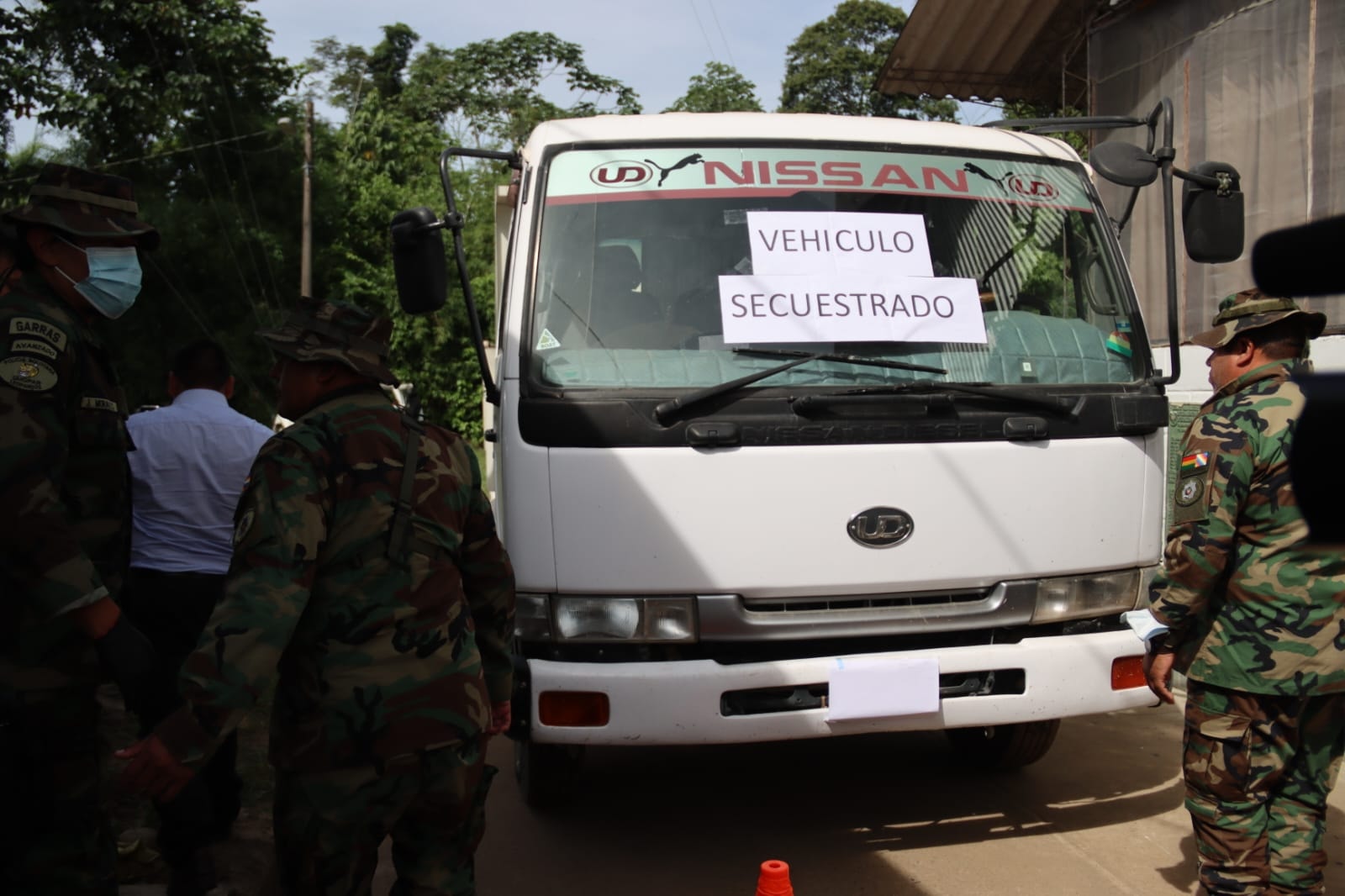 Fuerza antinarcóticos secuestra 128 kilos de cocaína y aprehende a dos hombres en Cochabamba