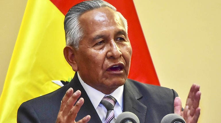 Fiscalía imputa a exministro Víctor Hugo Cárdenas por la clausura del año escolar en 2020