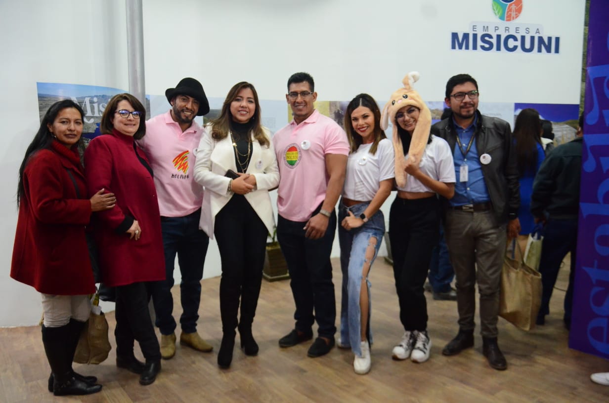 Viceministerio de Comunicación inaugura stand en la Feicobol 2022 