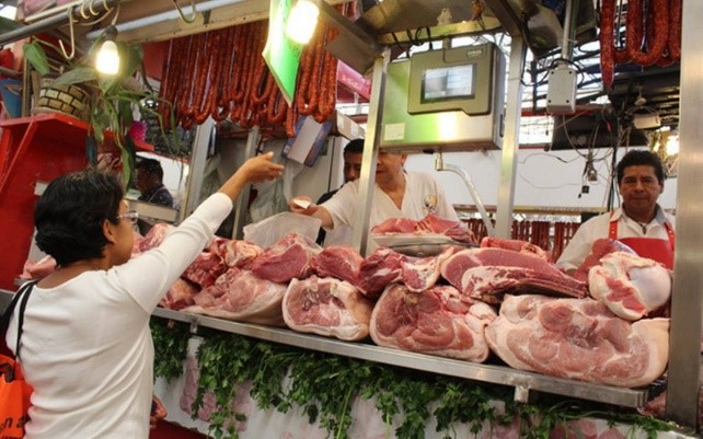 Defensa del Consumidor y Senasag intensifican controles a la venta de carne de cerdo en La Paz