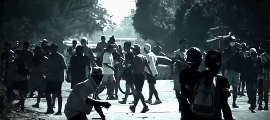 Afectados denuncian violencia de bloqueadores cívicos, una persona está en terapia intensiva