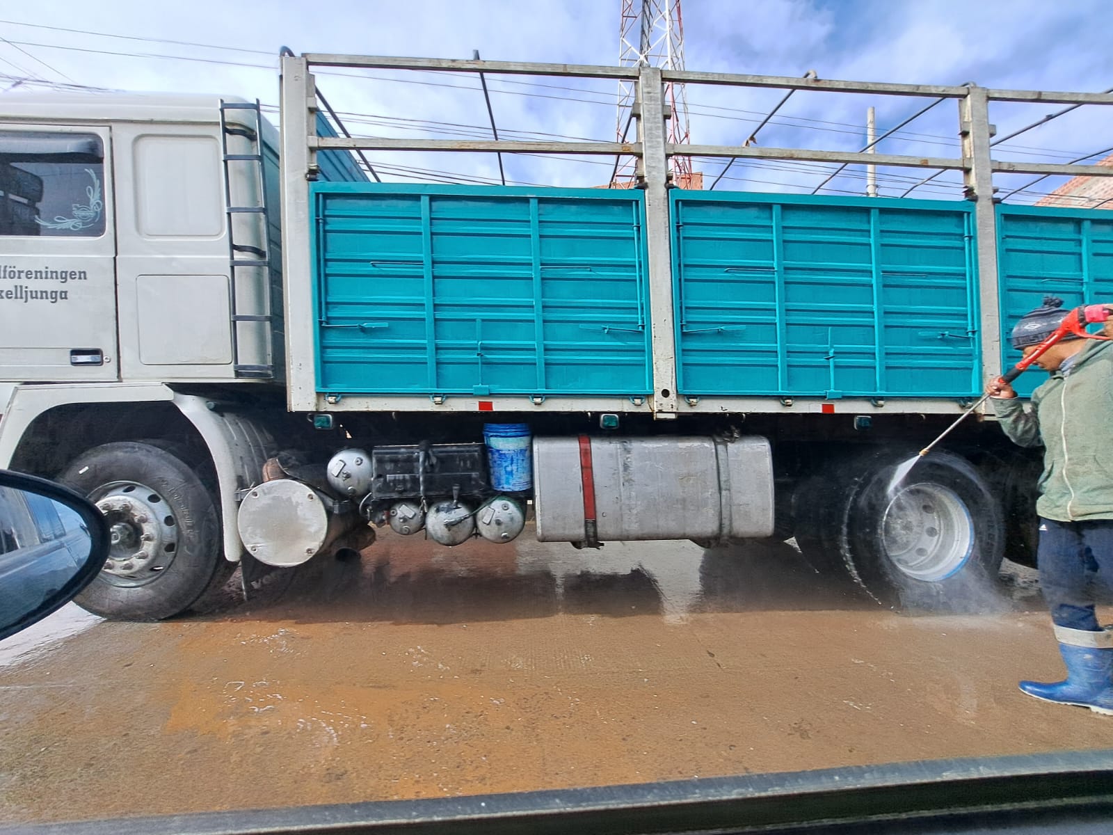 Defensa del Consumidor y vecinos de Miraflores acuerdan controles a los lavaderos de autos