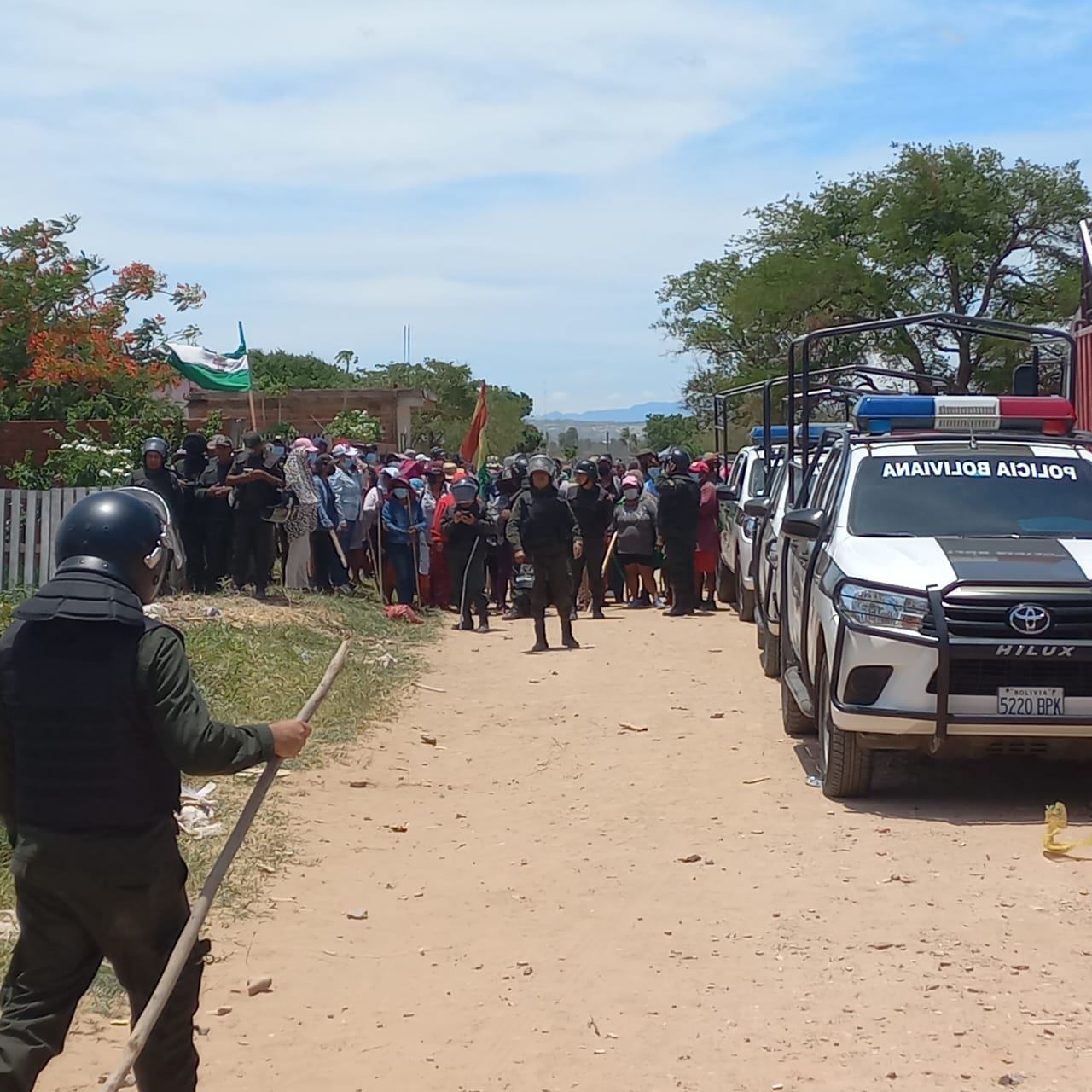 Policía controla enfrentamientos en Lomas de Arena, cercana a la zona Los Lotes