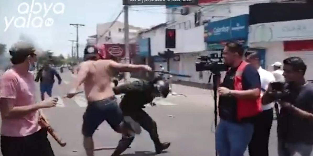 Cautelan al acusado de golpear con un bate a un policía durante el paro cruceño