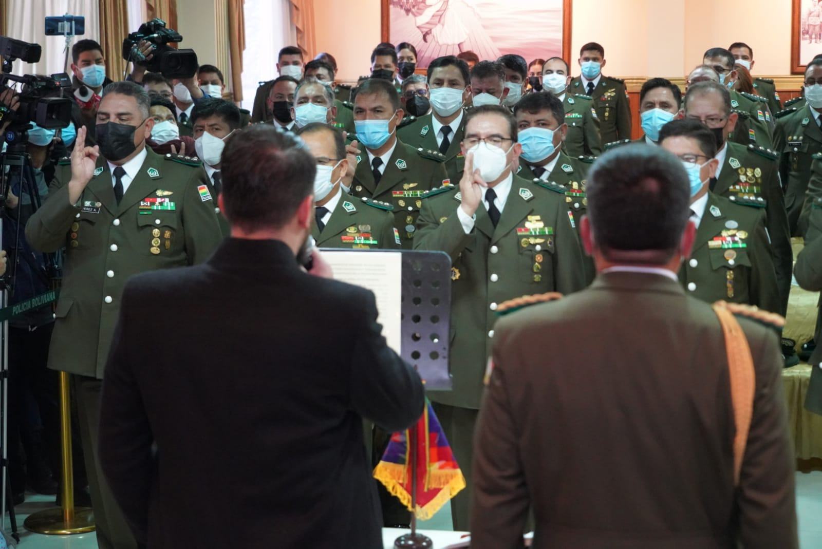 Ministro de Gobierno posesiona directores nacionales y comandantes departamentales de la Policía 
