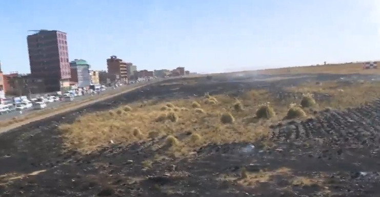 Bomberos logran sofocar un incendio en inmediaciones del Aeropuerto Internacional de El Alto