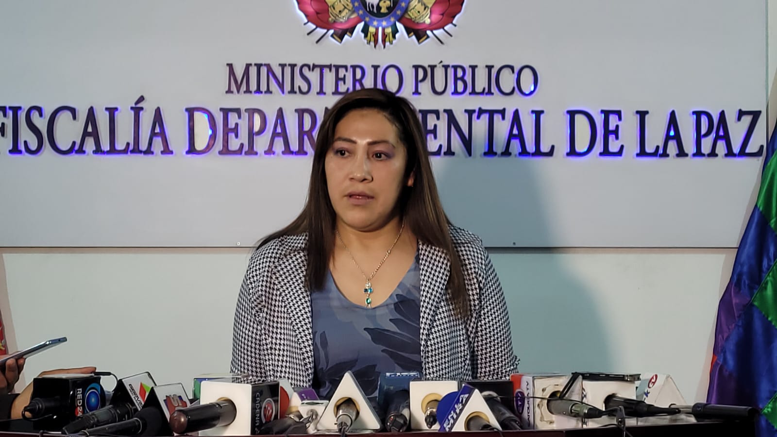 Fiscalía investiga las causas del incendio de un edificio en el centro paceño 