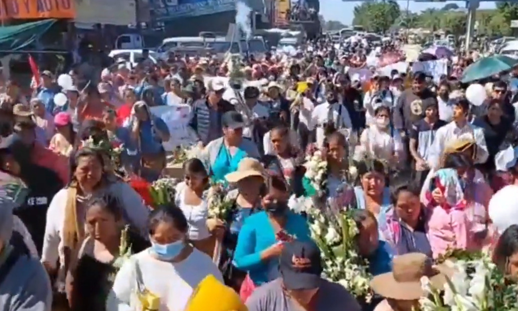 Organizaciones sociales marcharon con el féretro del niño fallecido en Yapacaní