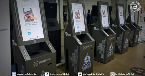 Gobierno entrega sistema automatizado para el control migratorio en Santa Cruz