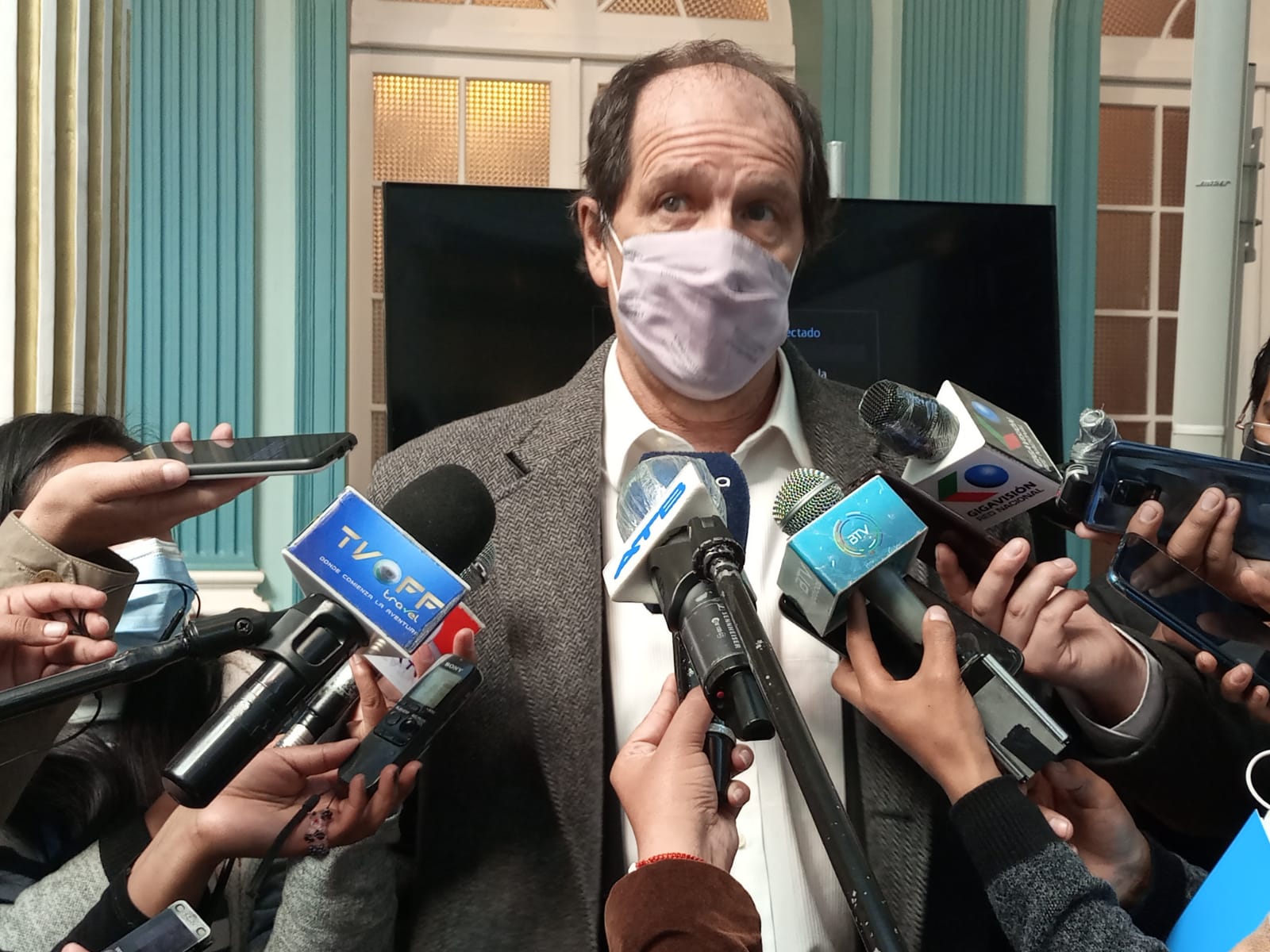 Imputan a medio gabinete de Macri por envió de gases a Bolivia