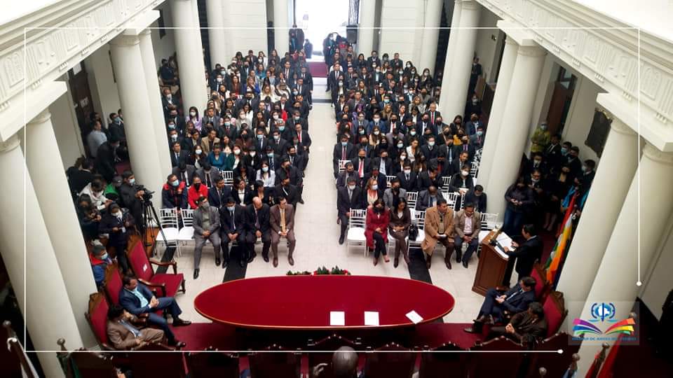 Juventud y experiencia apuntan transformar la justicia boliviana 