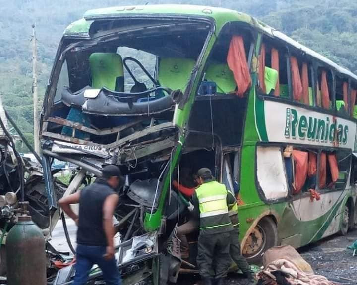 ABI Accidente en v a Cochabamba Santa Cruz deja a dos