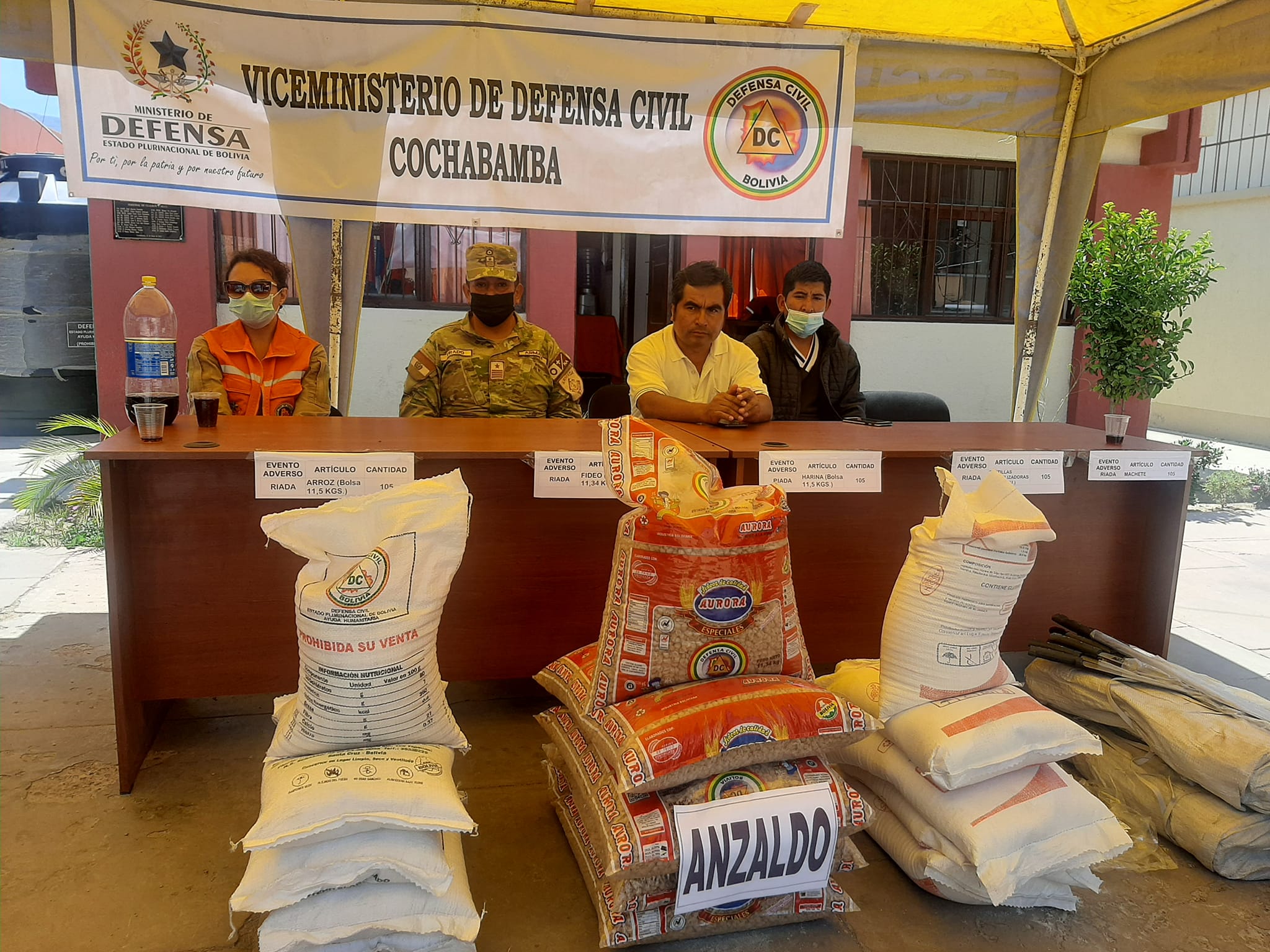 Gobierno entrega ayuda humanitaria a familias cochabambinas