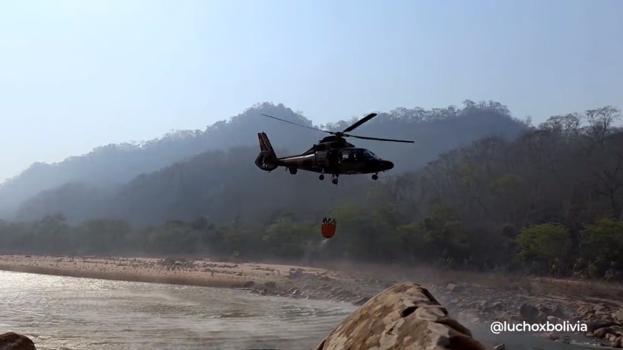 Habilitan helicóptero del Ejército para sofocar el fuego en Padcaya