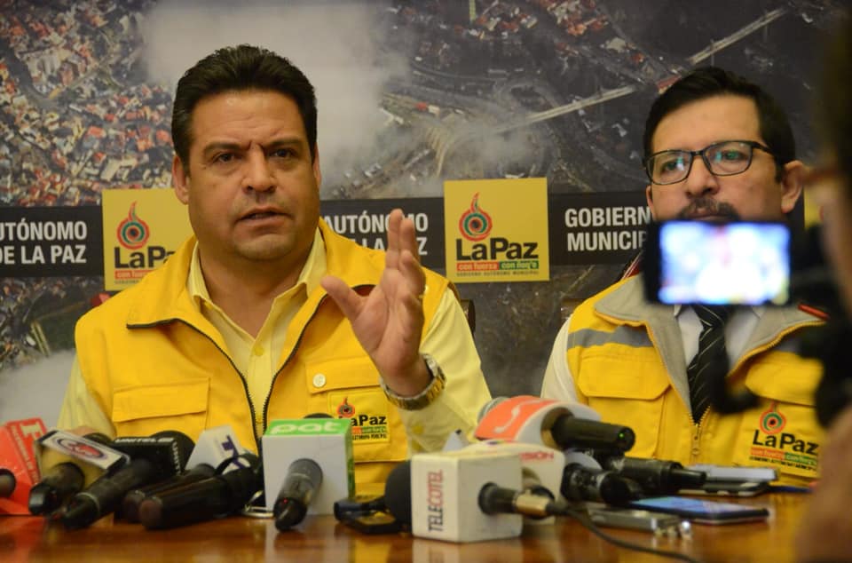 Fiscalía imputa a Revilla por presunto sobreprecio de Bs 26,7 millones en la adquisición de 61 buses Pumakatari