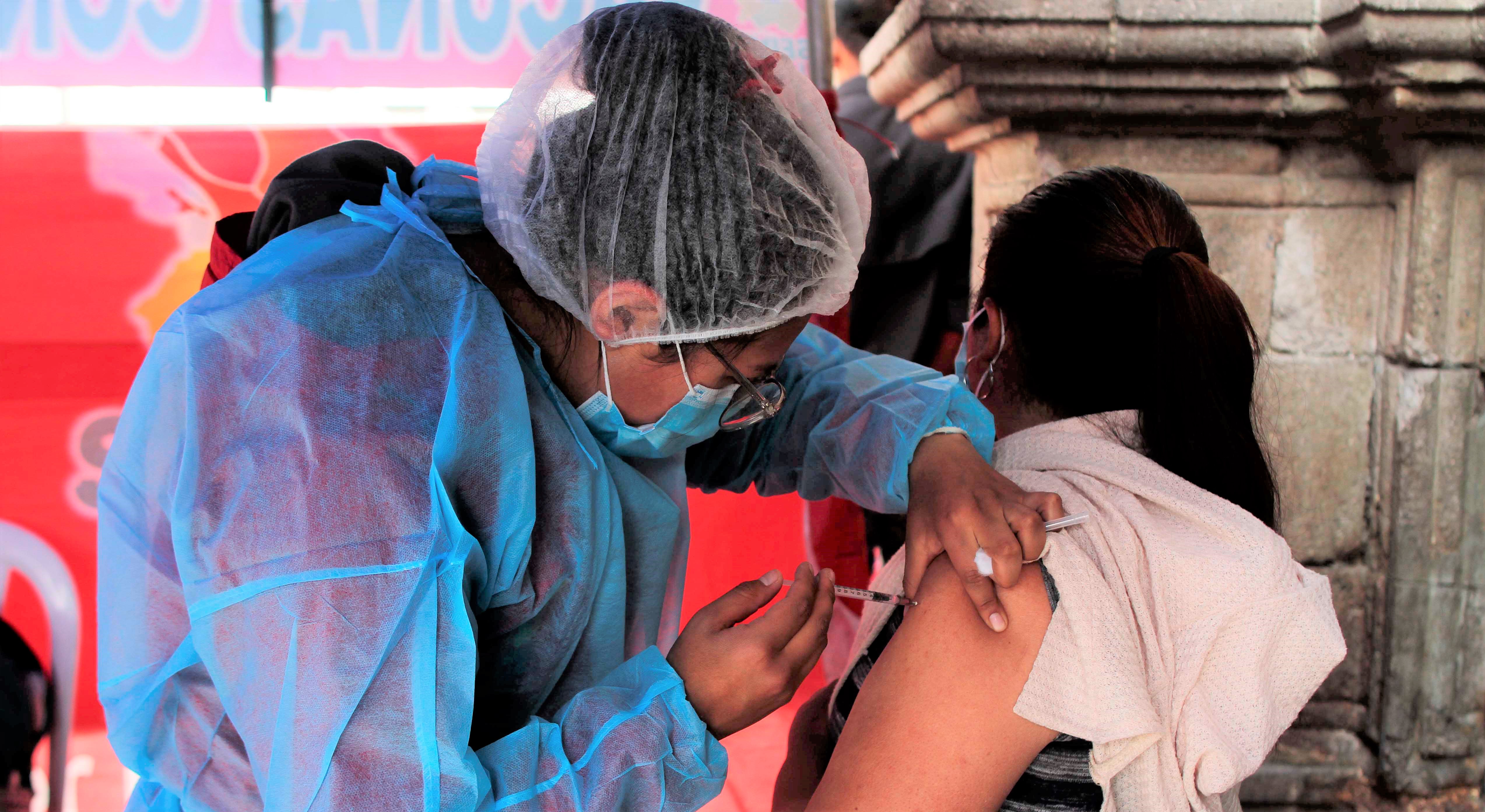 Bolivia empieza desescalada de casos COVID-19 con disminución de 21% de positivos