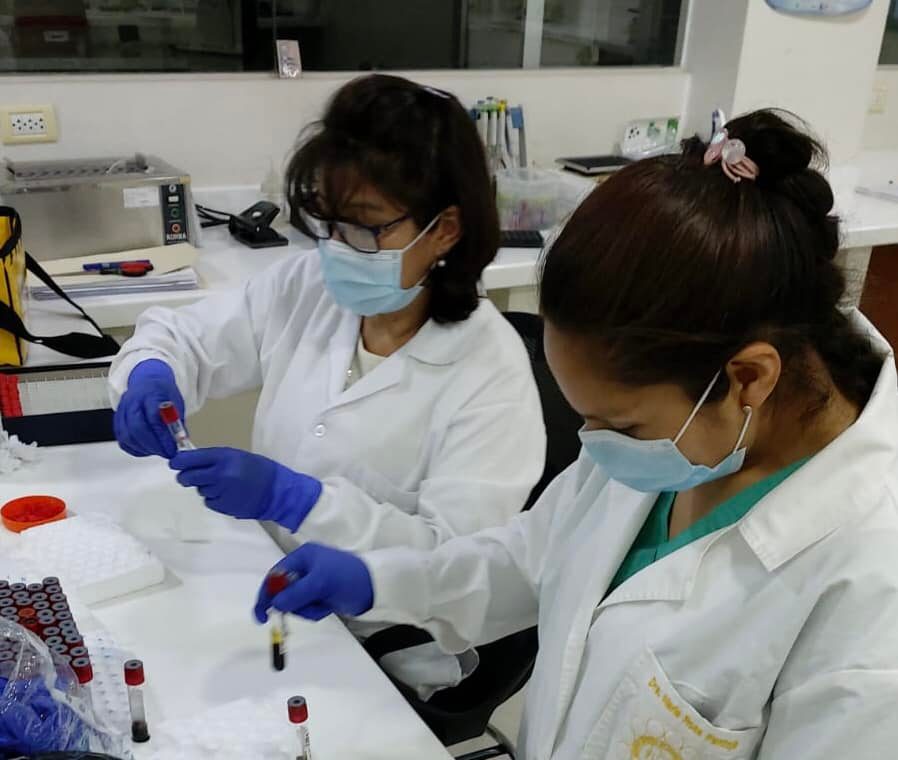 Ministro de Salud saluda compromiso y esfuerzo de médicos por su lucha contra la pandemia