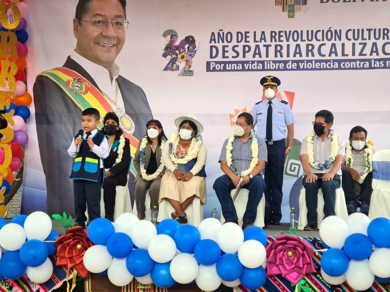 Profesora al presidente: “Nuestras niñas y niños son sus amigos, gracias por mejorar nuestra educación”