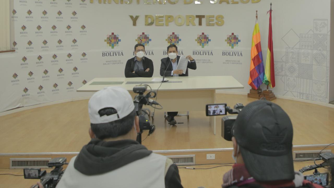 Ministro de Salud entrega resolución ministerial para funcionamiento de Hospital Oscar Urenda 