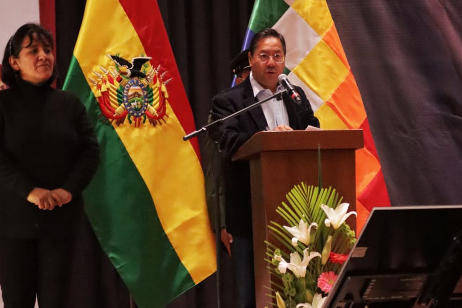 Arce urge trabajar en la calidad educativa y anuncia conformación del instituto de idiomas extranjeros y una biblioteca