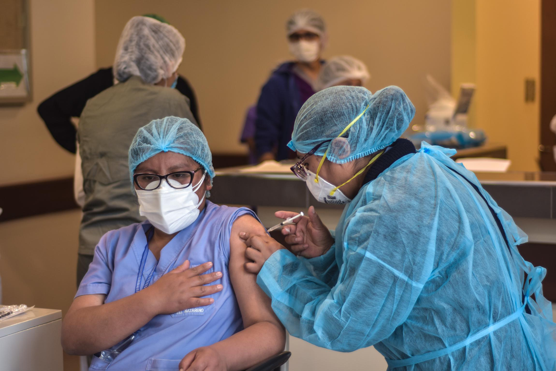 Auza insta a vacunarse contra el Covid-19 para pasar la Navidad en familia