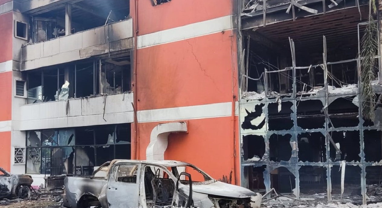 El 90% del edificio de la Fiscalía de Santa Cruz quedó inutilizado y más de 30 vehículos fueron quemados por seguidores de Camacho