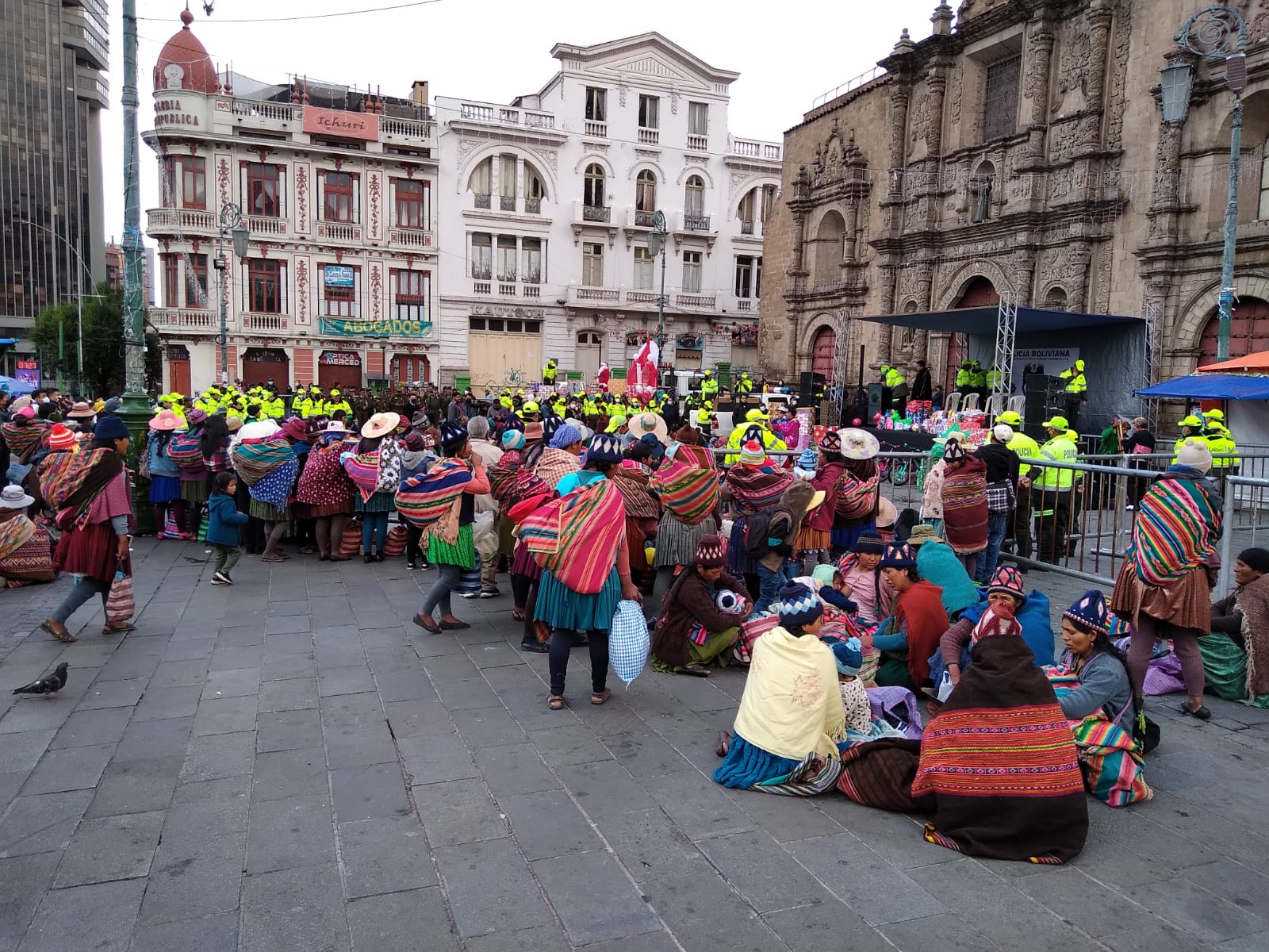 Niños de hogar y en situación de calle son agasajados por el ministerio de Gobierno en La Paz