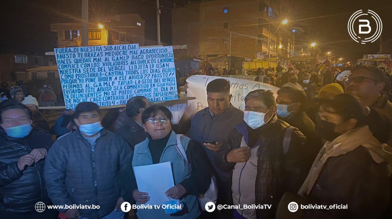 Vecinos de Cotahuma bloquean ingreso al relleno sanitario y piden la renuncia del Subalcalde