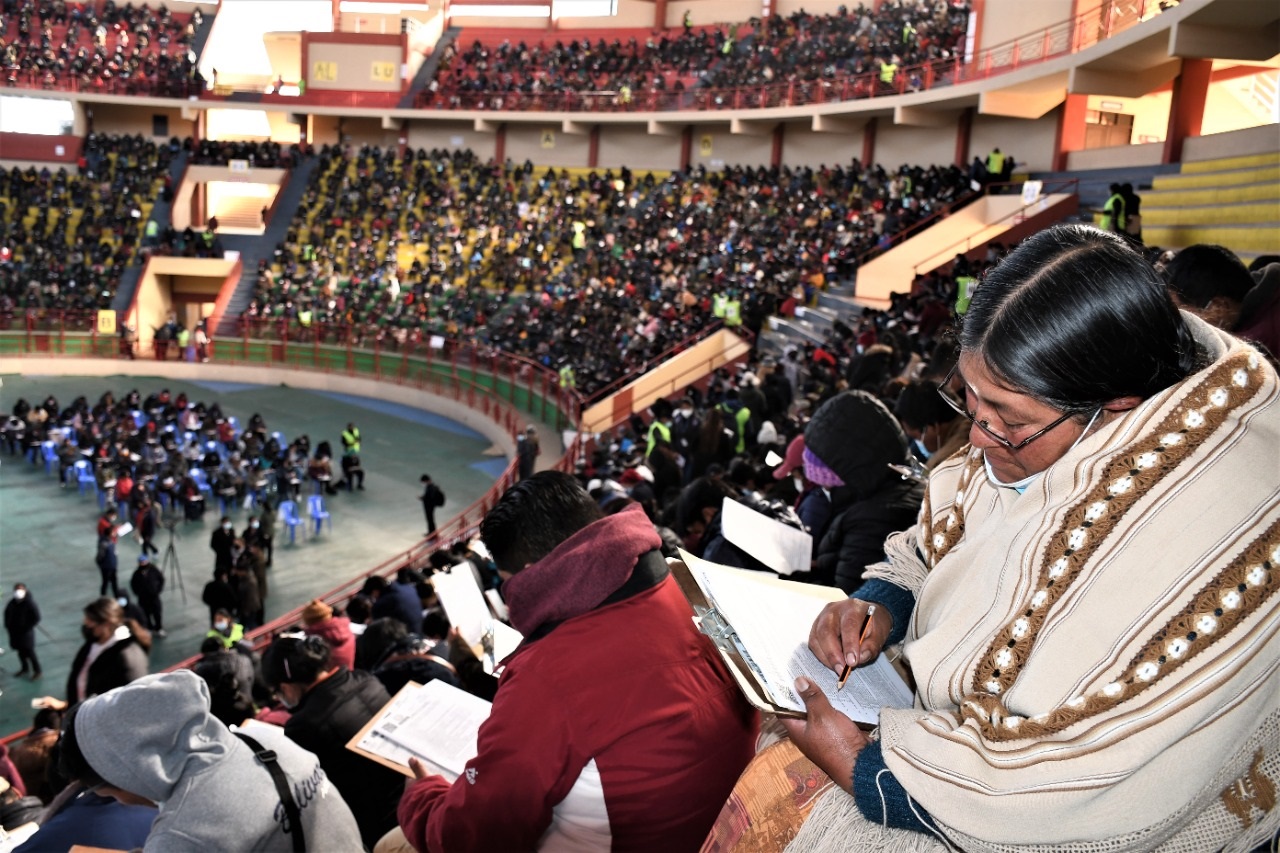 Un total de 59.476 maestros del país rinden examen de ascenso de categoría