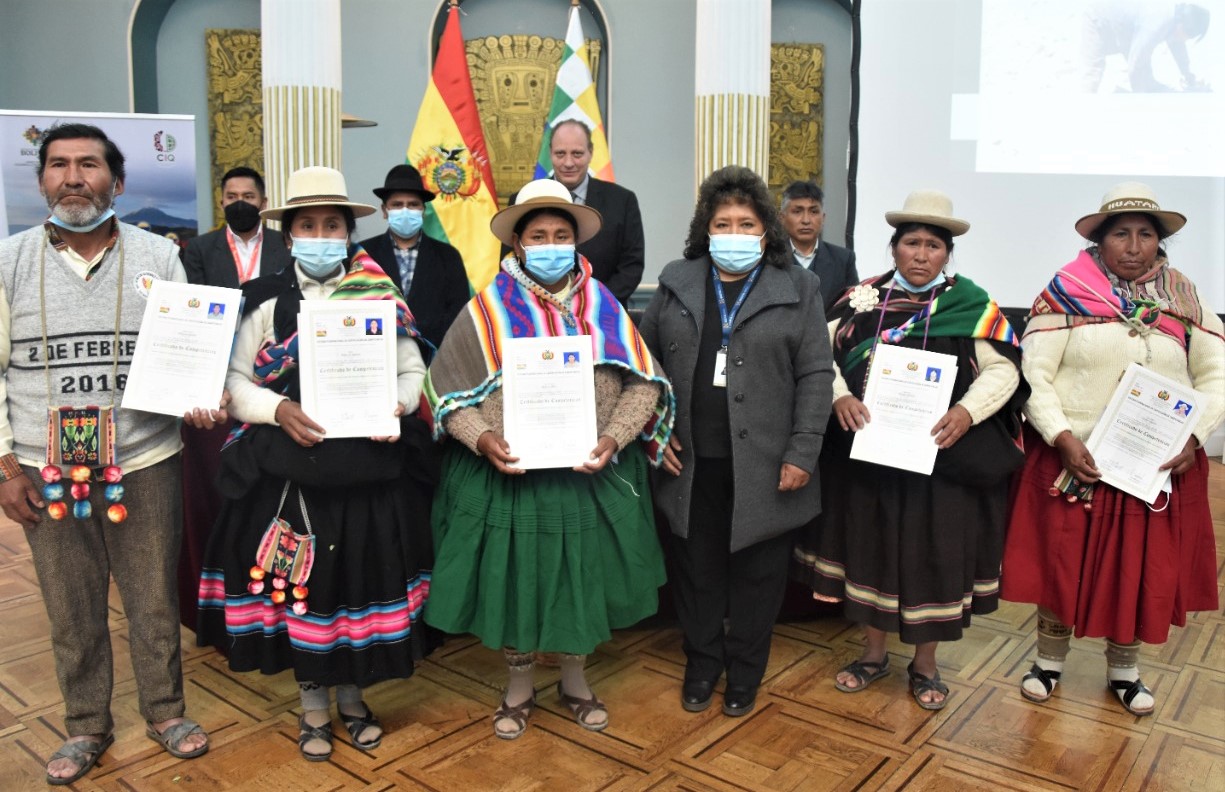 Educación certifica a 59 productores de quinua de Oruro y Potosí