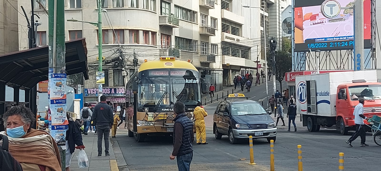 Apenas 100 de 213 buses Pumakatari y Chikititi operan a diario en La Paz