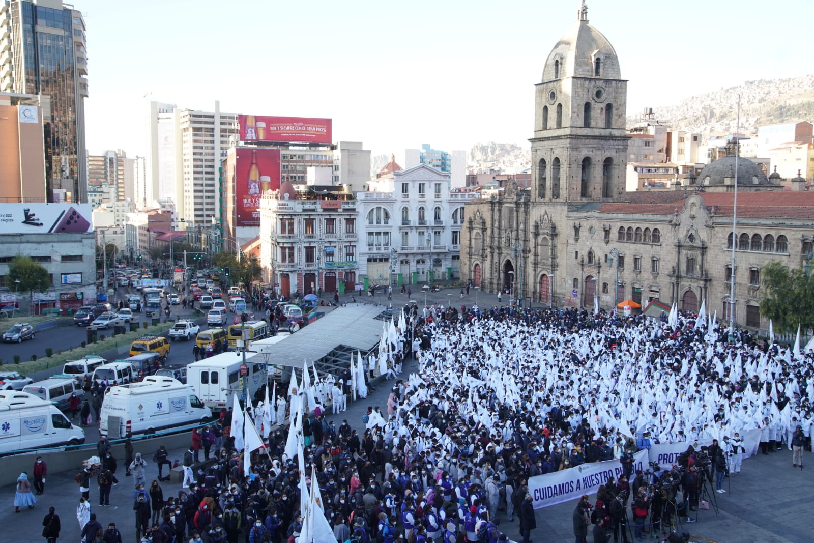 Gobierno despliega 3.000 médicos para la protección a estudiantes en quinta ola