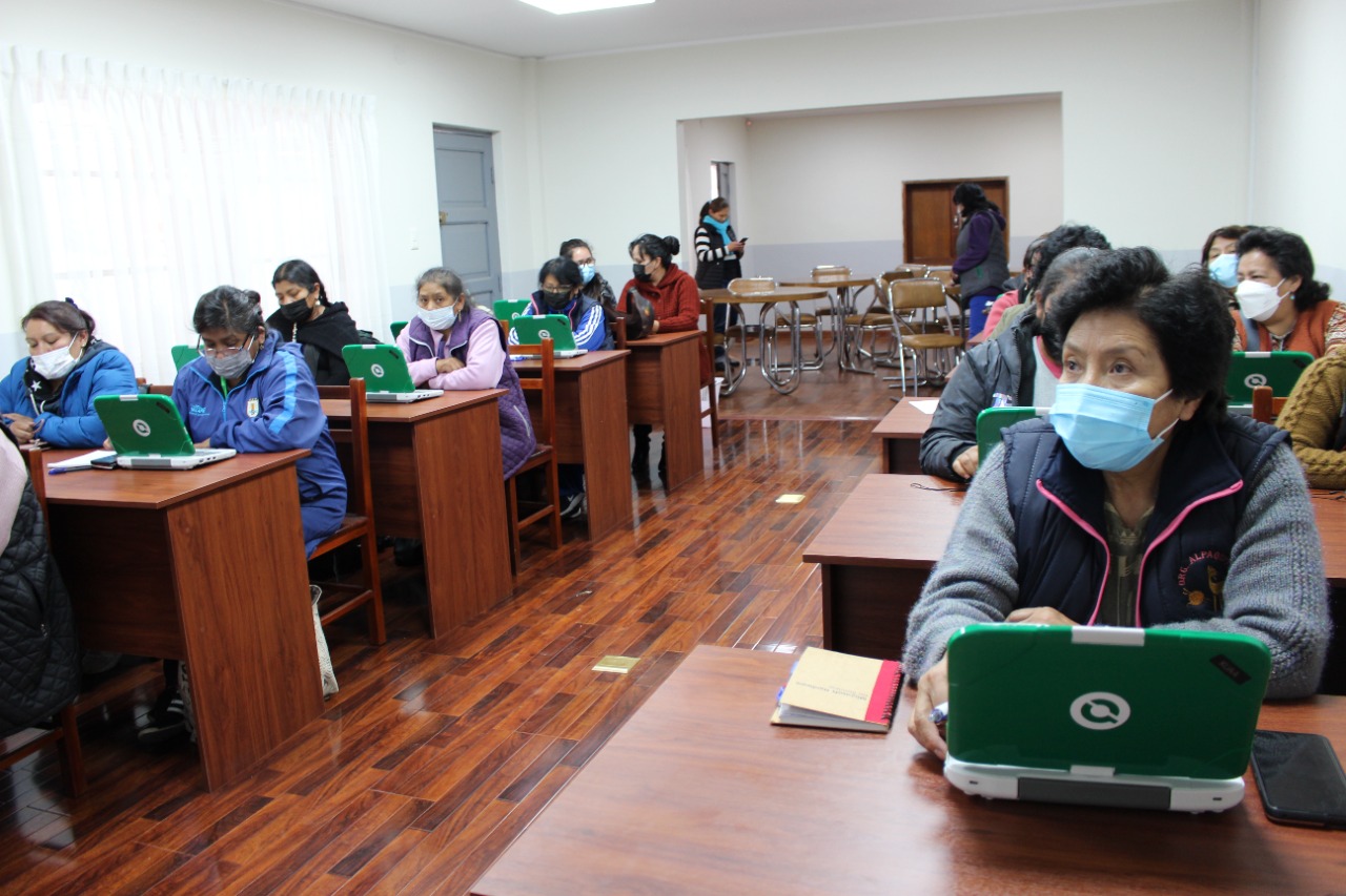 Promueven capacitación a mujeres artesanas sobre uso de tecnologías de la información y comunicación