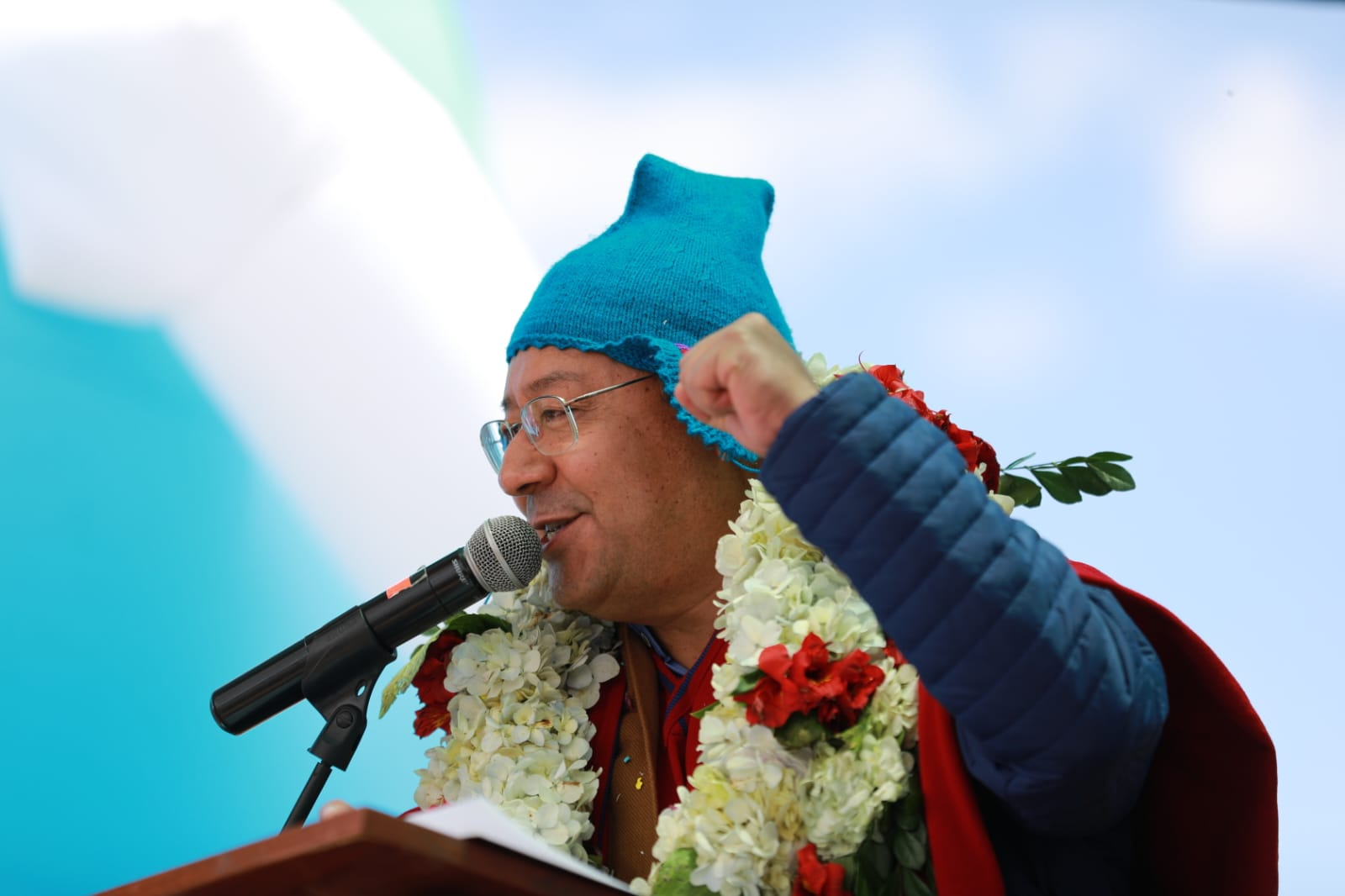 El Alto: Vecinos del Distrito 4 se benefician con la ampliación del alcantarillado sanitario (amplia)