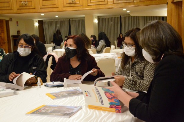 El TSE presenta el compendio normativo “Derechos políticos de las mujeres”