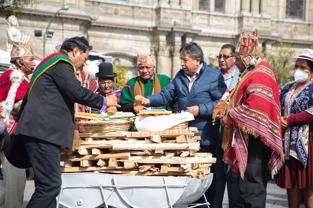 Vicepresidente pide reforzar la unidad, el equilibrio y la complementariedad en lanzamiento del Willkakuti