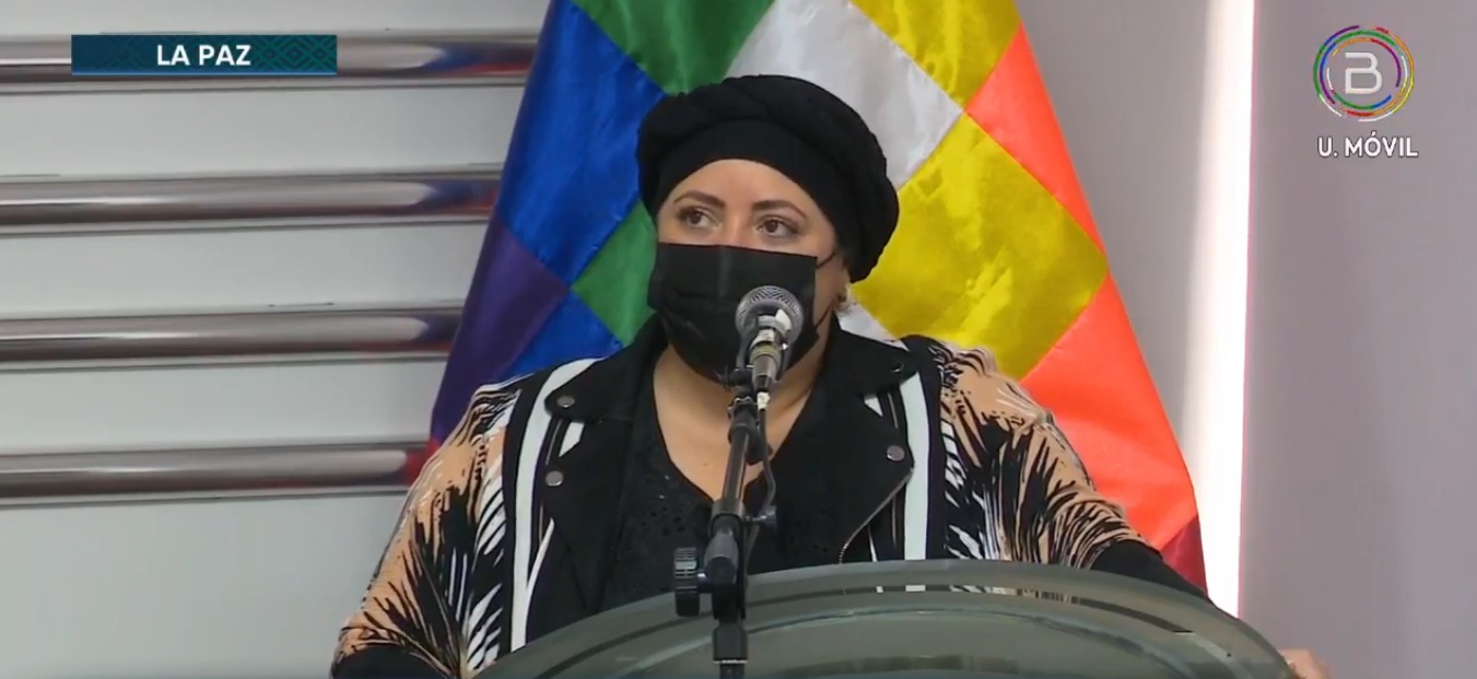 Ministra Prada rinde homenaje a Domitila Barrios, símbolo de “lucha por la liberación y la dignidad”