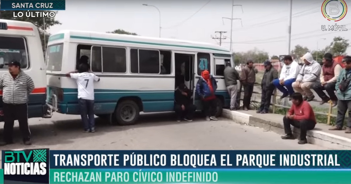 Transportistas bloquean Parque Industrial en protesta del paro cívico 