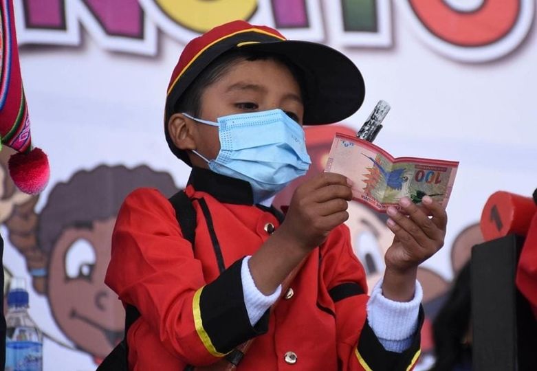 El 79% de los estudiantes del país cobró el Bono Juancito Pinto