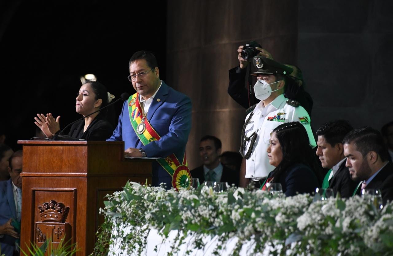 Presidente anuncia construcción de dos hospitales de segundo nivel para la ciudad de Santa Cruz