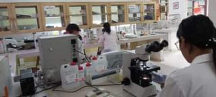 Salud destaca avances tecnológicos y personal calificado de Cenetrop en su 48 aniversario