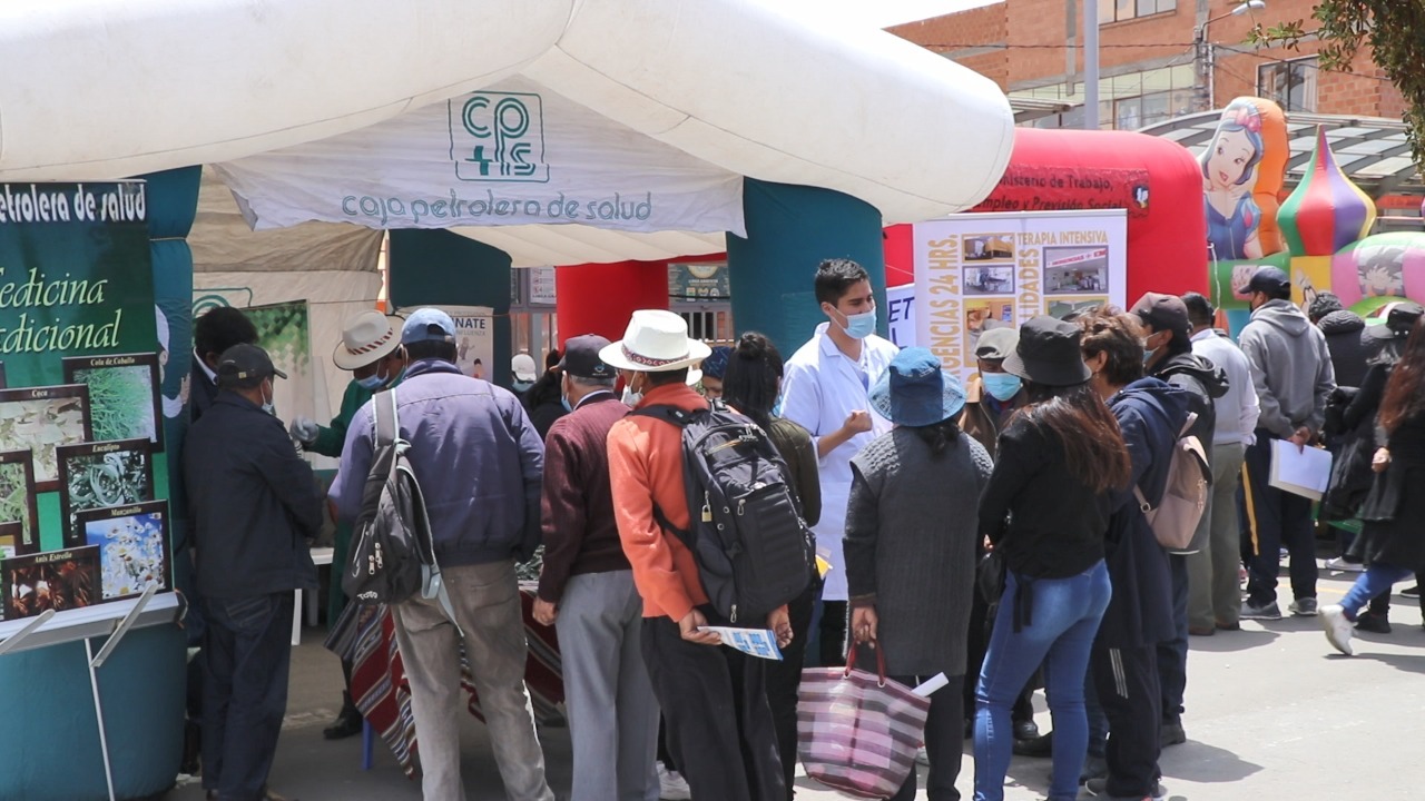 Feria de Seguridad Social en El Alto informa sobre beneficios del seguro de salud a corto plazo