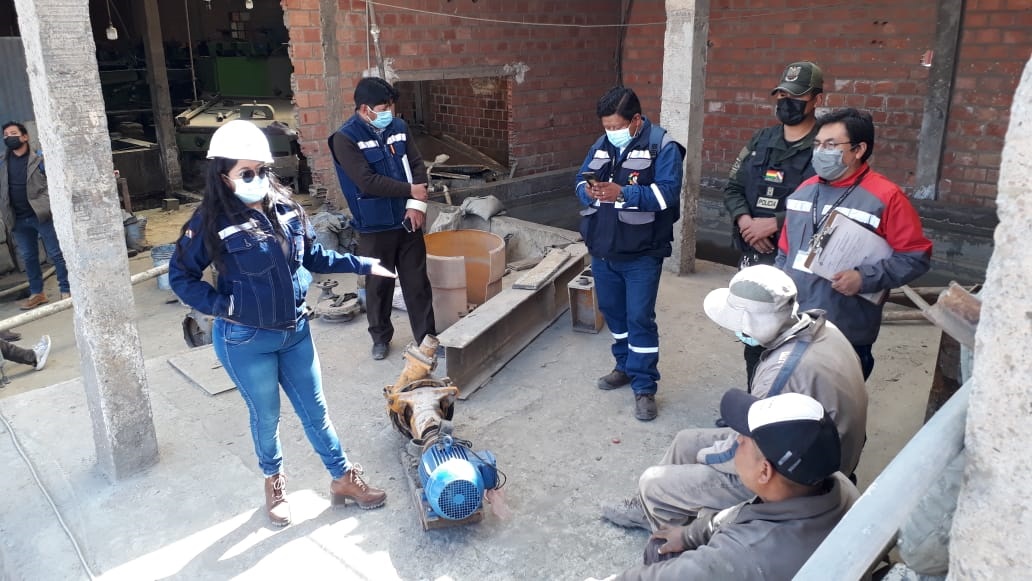 ABI - Trabajo paraliza actividades de una comercializadora de minerales en  Oruro por denuncias de explotación laboral