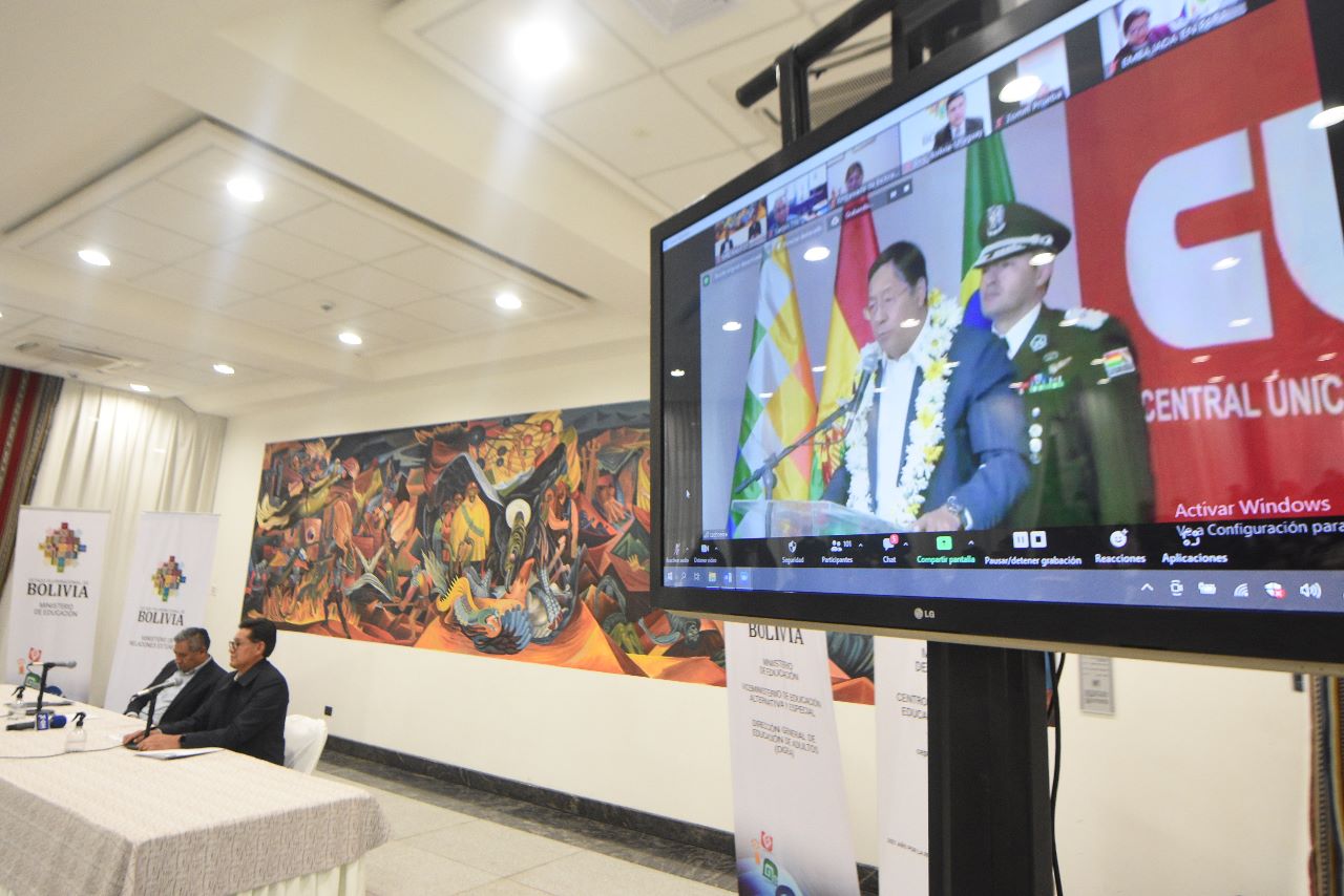 Presidente lanza el bachillerato a distancia en Brasil y abre la posibilidad de profesionalización de connacionales