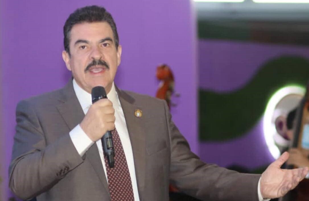 Padres de familia acusan al alcalde Reyes Villa de incumplir promesas electorales