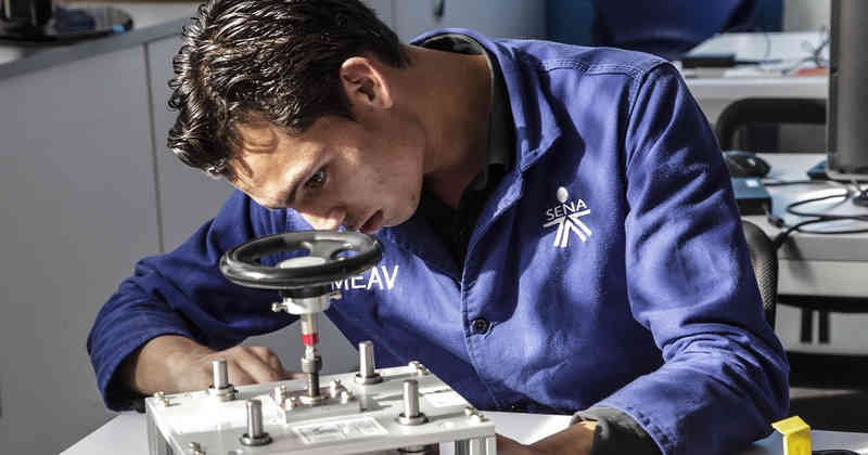 Ministro de Educación convoca a institutos técnicos a diseñar una malla curricular especializada