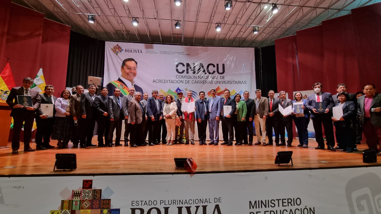 Acreditan a las carreras de Economía y Farmacia de 11 universidades bolivianas ante el Mercosur